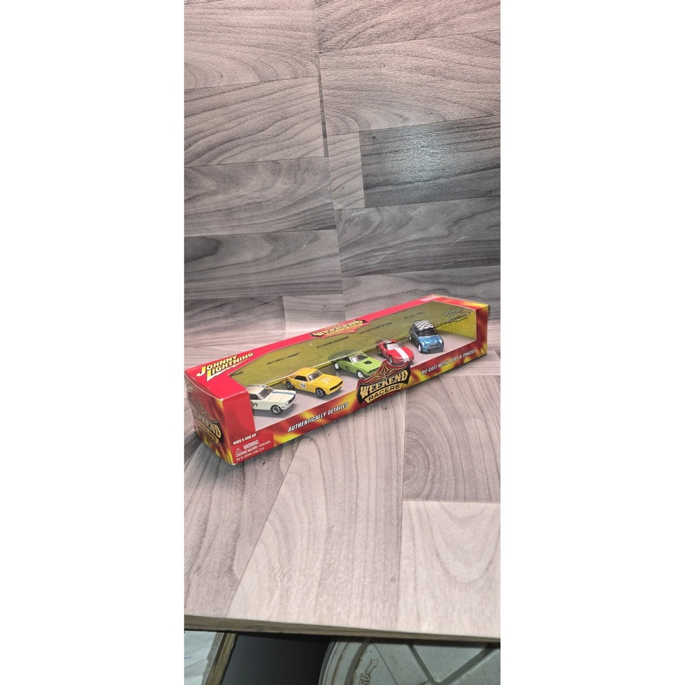 Johnny Lightning WEEKEND RACERS MUSTANG CAMARO CHALLENGER CORVETTE MIN 5 CAR SET